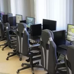 Nowocześnie i komfortowo. SP13 ma nową pracownię komputerową.