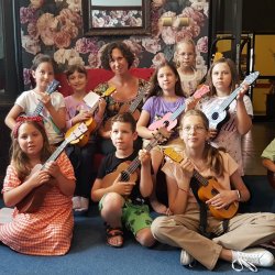 Dzieci poznały podstawy gry na ukulele