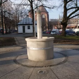 Skwer Kresowian ze zdrojem ulicznym