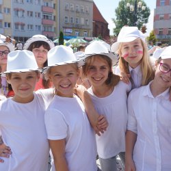Uczniowie szkół na festynie ekologicznym