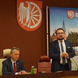 Na zdj. prezydent Dariusz Polowy i wiceminister Paweł Jabłoński