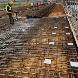Zobacz jak postępuje budowa nowego mostu nad Odrą