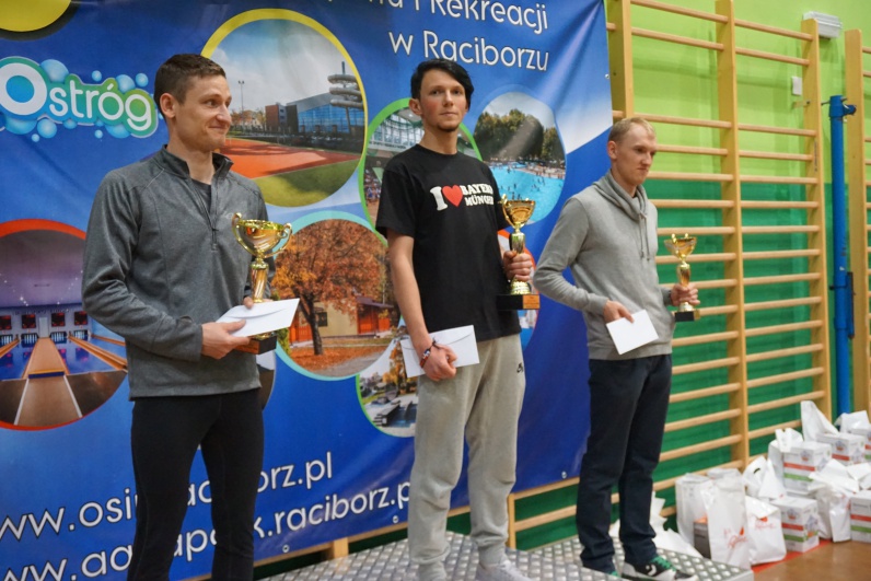 Tak prezentowali się na podium zwycięzcy "Biegu bez granic" wśród panów. Zobaczcie galerię zdjęć z ceremonii dekoracji zwycięzców na facebooku.