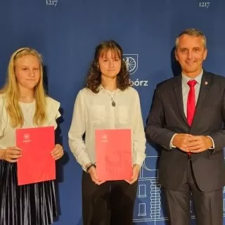 Najlepsi uczniowie nagrodzeni stypendiami
