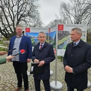 Prezydent Dariusz Polowy przedstawił koncepcję kładki pieszo-rowerowej nad Odrą