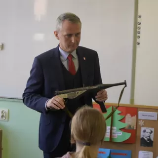 Prezydent wcielił się w rolę nauczyciela historii