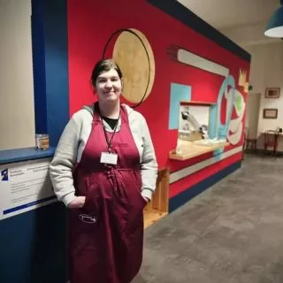 Emilia zdobywa doświadczenie zawodowe w Przelocie w ramach praktyki organizowanej przez Warsztat Terapii Zajęciowej w Raciborzu