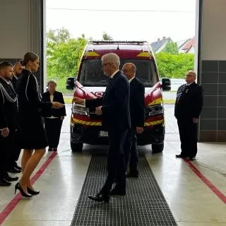 Nowy pojazd ratowniczy w służbie OSP – uroczyste przekazanie i poświęcenie sprzętu