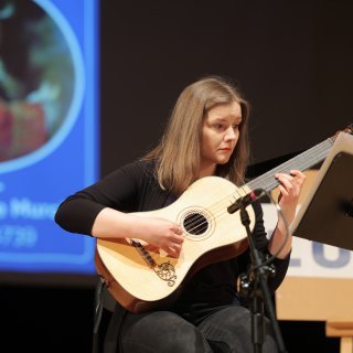 LUTNIA, TEORBA, gitara barokowa na koncertach umuzykalniających w RCK – czym różnią się od współczesnych gitar?