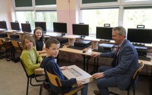 Czwartoklasiści z SP 15 otrzymali laptopy (6)