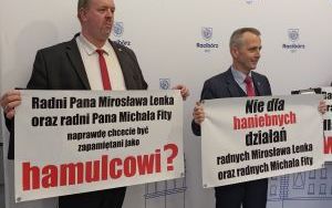 Zdjęcia z konferencji prasowej dotyczącej gospodarowania odpadami i budowy lodowiska (4)