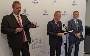 Zdjęcia z konferencji prasowej dotyczącej gospodarowania odpadami i budowy lodowiska (7)