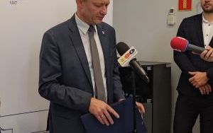 Zdjęcia z konferencji prasowej dotyczącej gospodarowania odpadami i budowy lodowiska (11)