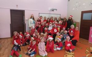 Studentki z ANS kolędowały z dziećmi z P 14 (11)