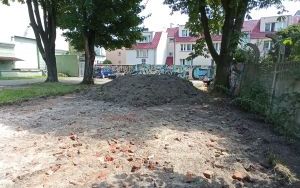 Ogoódek skalny z miejscem relaksu i odpoczynku ze stojakami na rowery (5)