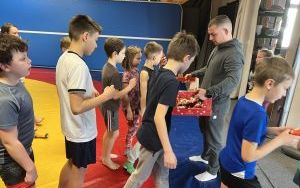 Zabawa i aktywność fizyczna z Miejskim Klubem Zapaśniczym Unia Racibórz (5)
