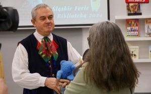 Marek Szołtysek z wizytą w raciborskiej bibliotece (1)