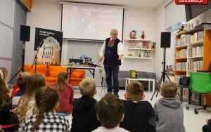 Marek Szołtysek z wizytą w raciborskiej bibliotece (2)