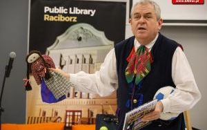 Marek Szołtysek z wizytą w raciborskiej bibliotece (4)