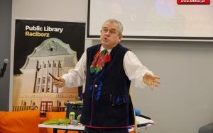 Marek Szołtysek z wizytą w raciborskiej bibliotece (8)