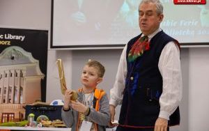 Marek Szołtysek z wizytą w raciborskiej bibliotece (9)