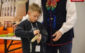 Marek Szołtysek z wizytą w raciborskiej bibliotece (10)