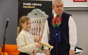 Marek Szołtysek z wizytą w raciborskiej bibliotece (11)