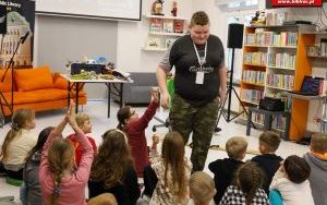 Marek Szołtysek z wizytą w raciborskiej bibliotece (16)