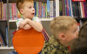 Marek Szołtysek z wizytą w raciborskiej bibliotece (19)