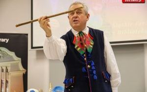 Marek Szołtysek z wizytą w raciborskiej bibliotece (3)