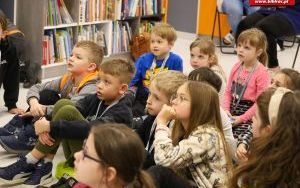 Marek Szołtysek z wizytą w raciborskiej bibliotece (7)