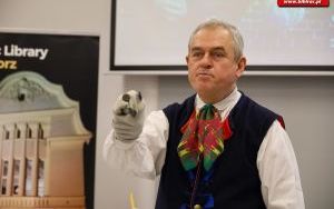 Marek Szołtysek z wizytą w raciborskiej bibliotece (15)