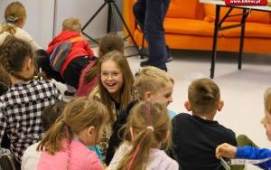 Marek Szołtysek z wizytą w raciborskiej bibliotece (17)