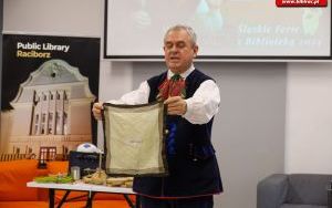 Marek Szołtysek z wizytą w raciborskiej bibliotece (20)