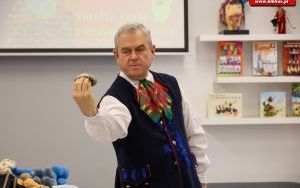 Marek Szołtysek z wizytą w raciborskiej bibliotece (1)