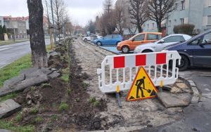Przy ul. Słowackiego powstają nowe chodniki i ścieżki rowerowe (6)