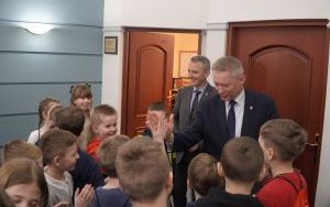 Wizyta dzieci z SP 15 w Urzędzie Miasta (8)