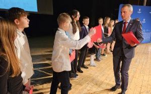 Uroczystość wręczenia stypendiów uczniom szkół podstawowych (8)