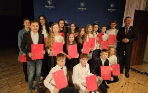Uroczystość wręczenia stypendiów uczniom szkół podstawowych (9)