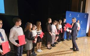 Uroczystość wręczenia stypendiów uczniom szkół podstawowych (12)