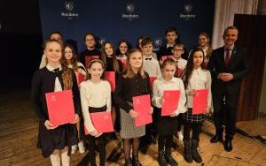 Uroczystość wręczenia stypendiów uczniom szkół podstawowych (13)