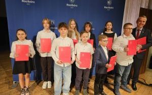 Uroczystość wręczenia stypendiów uczniom szkół podstawowych (15)