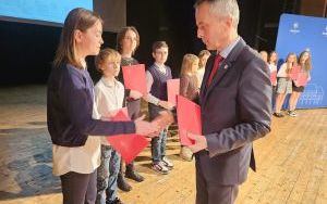 Uroczystość wręczenia stypendiów uczniom szkół podstawowych (20)