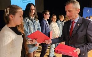 Uroczystość wręczenia stypendiów uczniom szkół podstawowych (2)