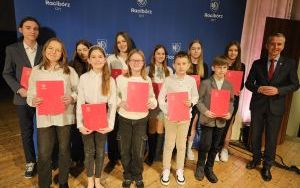 Uroczystość wręczenia stypendiów uczniom szkół podstawowych (6)