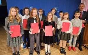 Uroczystość wręczenia stypendiów uczniom szkół podstawowych (9)