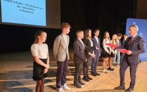 Uroczystość wręczenia stypendiów uczniom szkół podstawowych (10)