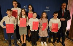 Uroczystość wręczenia stypendiów uczniom szkół podstawowych (14)
