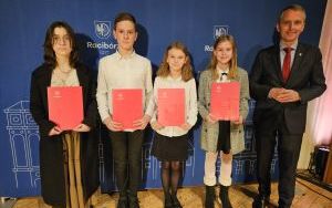 Uroczystość wręczenia stypendiów uczniom szkół podstawowych (15)