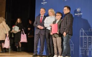 Uroczystość wręczenia stypendiów uczniom szkół podstawowych (4)
